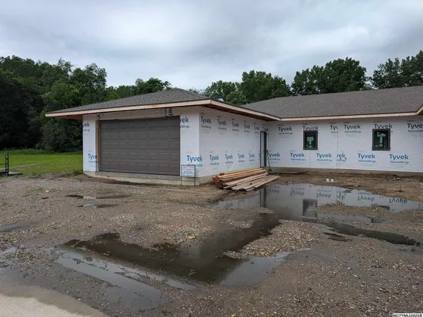 536 River Bend Ct, Mason City, IA 50401