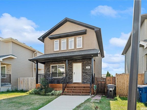 3rd image of 558 Geary CRESCENT