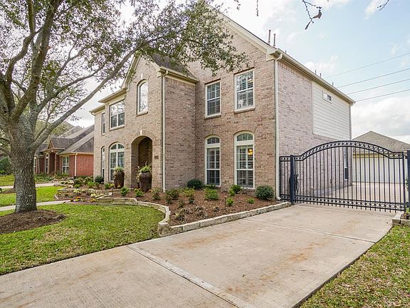 3rd image of 2319 Upland Park Dr