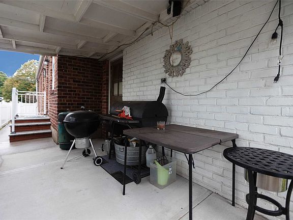 4th image of 190 Ludlam Ave