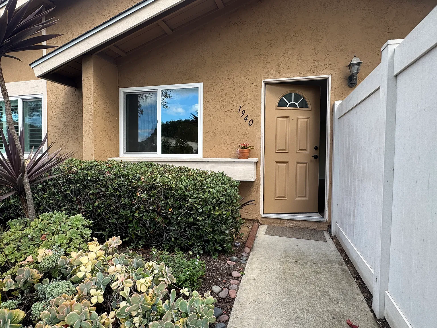 2 bed, 1080 sqft, $4,200 — Photo 3