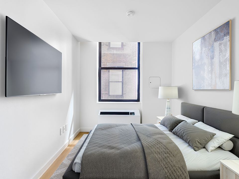 1st image of 1 West St #1822