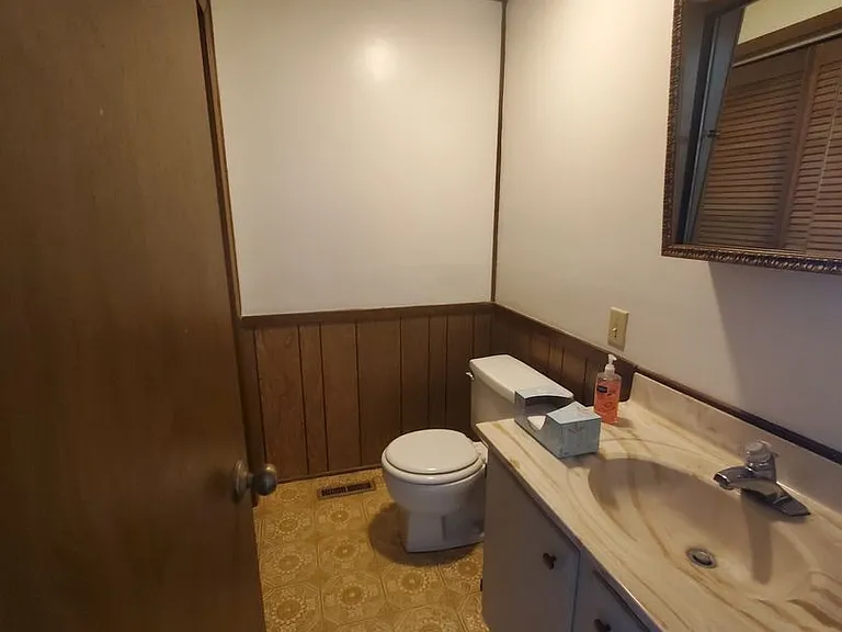 614 Thomas Dr — Photo 3