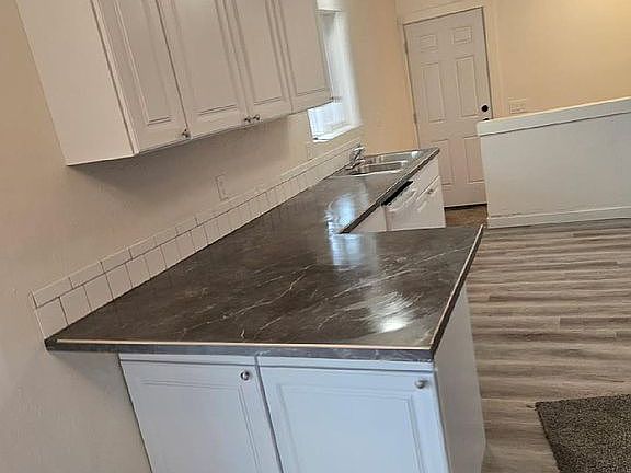 3rd image of 3975 Henderson Ln