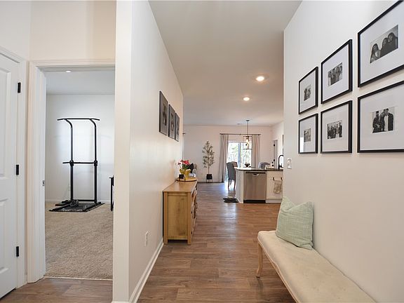 4th image of 242 Hillendale Way