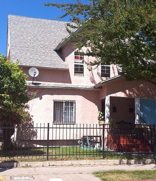 1st image of 851 E 51st St