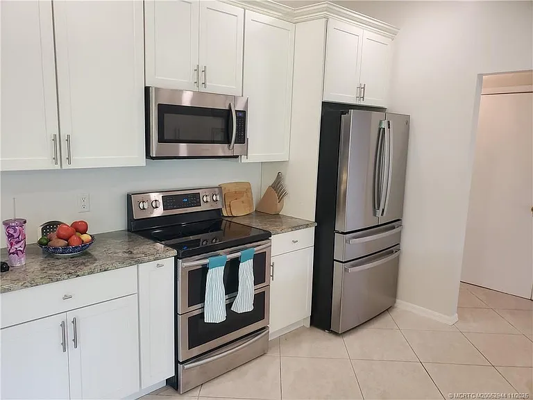 590 NE Lima Vias — Photo 10