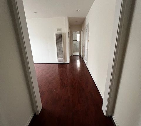 3rd image of 1213 S La Cienega Blvd
