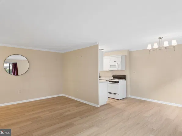 1200 S Arlington Ridge Rd APT 315, Arlington, VA 22202