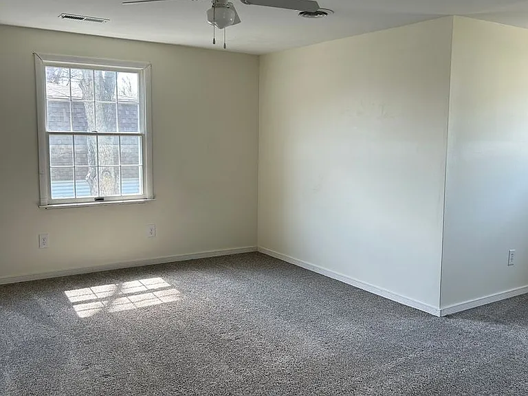 302 Salem St — Photo 8