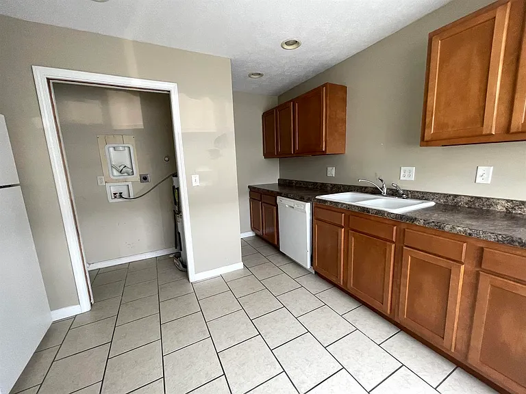 1307 W White St — Photo 5