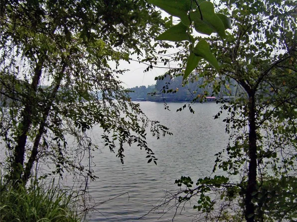 564 Rock Creek Bay Dr, Fair Play, SC 29643