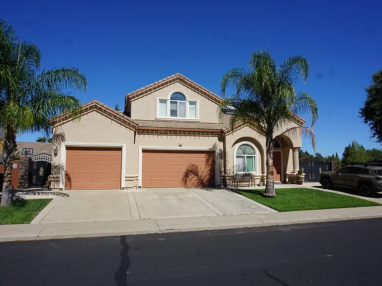 8833 Harding Hall Dr — Photo 2