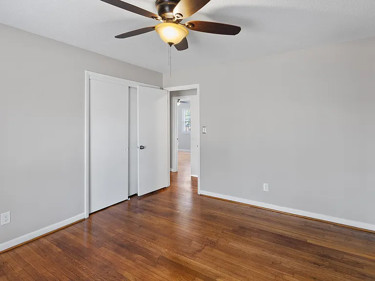 400 Hallmark Rd — Photo 30