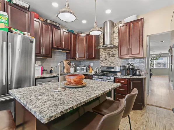 81 Humphrey Avenue image 5 of 37