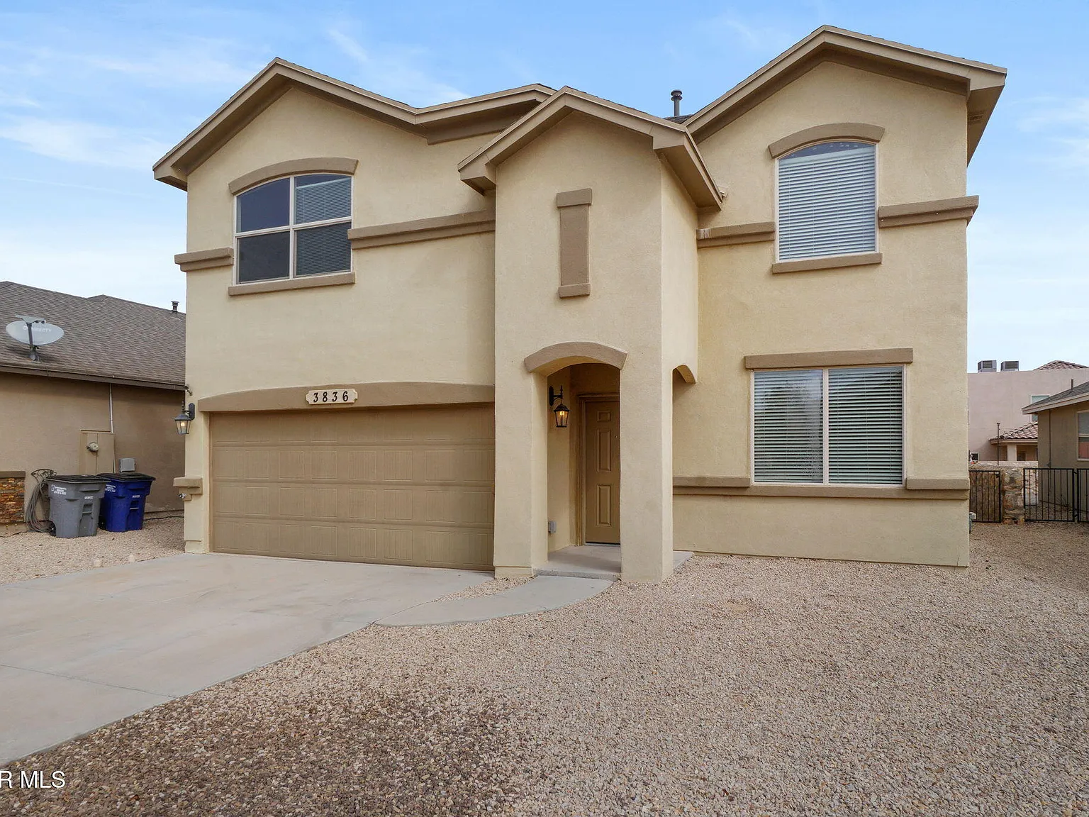 4 bed, 2.5 bath, 2256 sqft, $2,050 — Photo 2