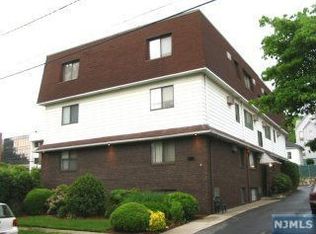 40 Feronia Way APT 1A, Rutherford, NJ 07070