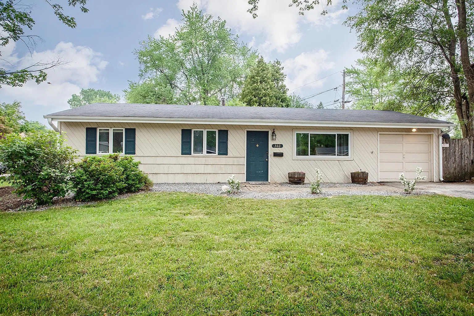 360 Oakwood Rd photo 1