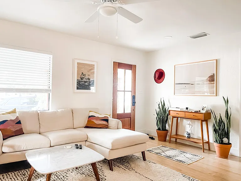 401 E Amelia Ave — Photo 5