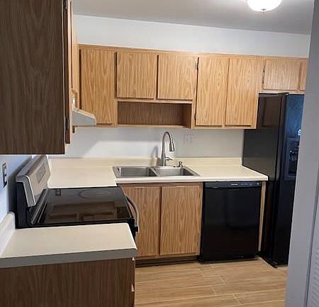 3rd image of 102 Gardens Dr APT 204