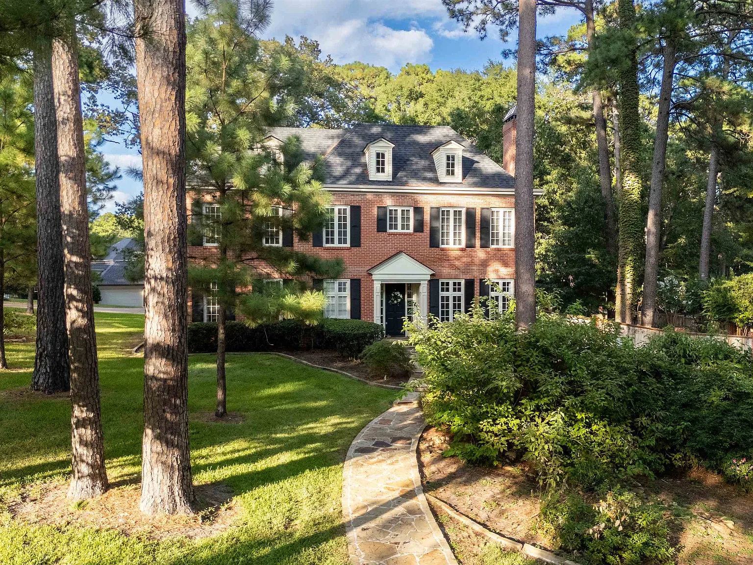 4 bed, 3.5 bath, 3644 sqft, $2,000 — Photo 1