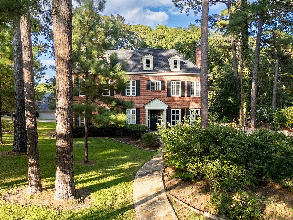 301 Hunters Creek Dr