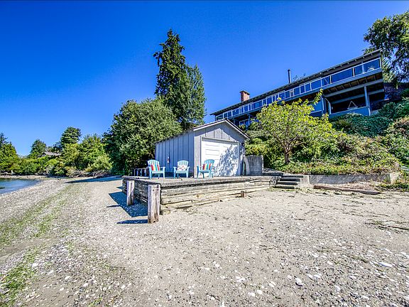 An unbelievable beach setting!