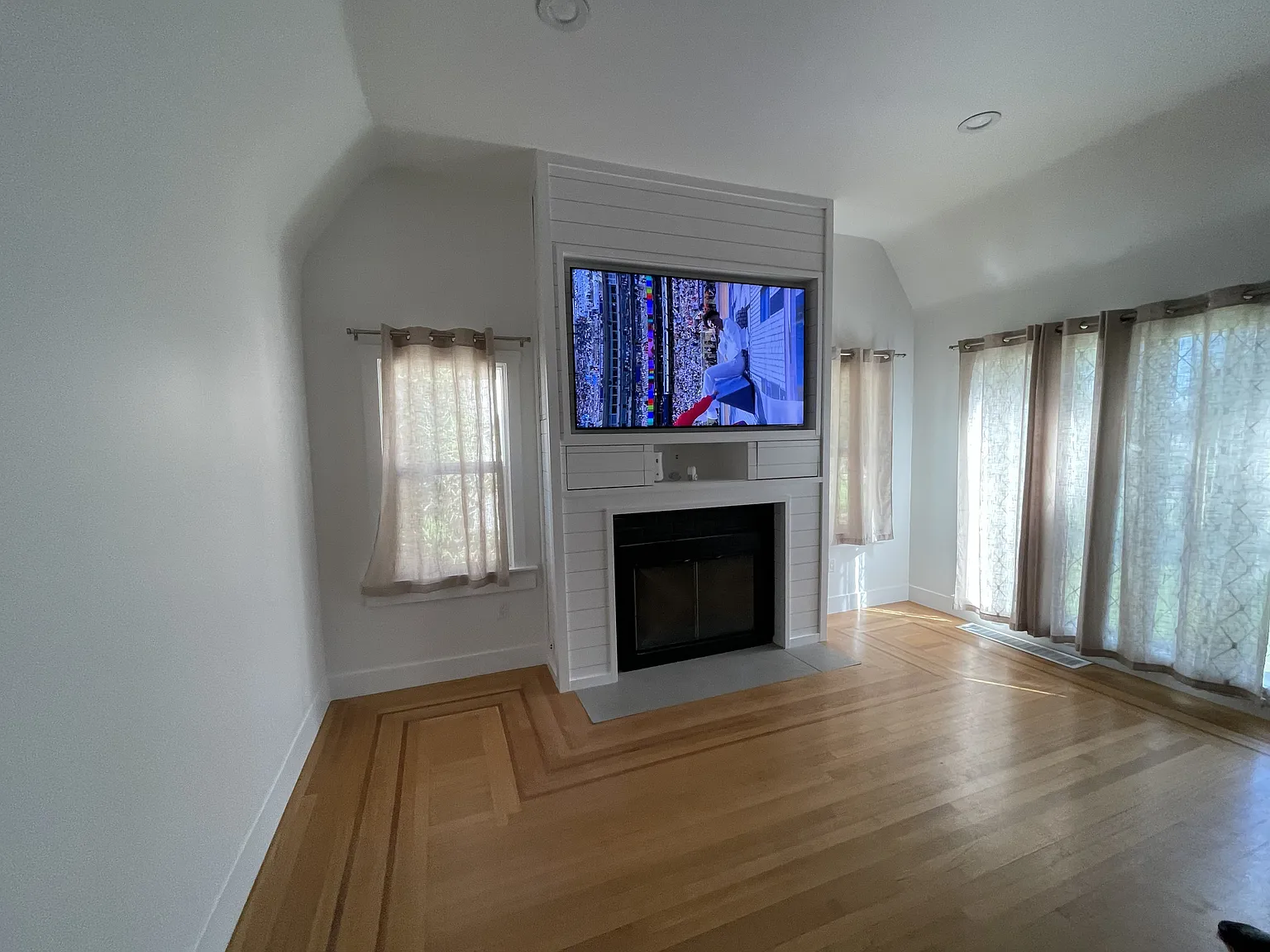 3 bed, 1396 sqft, $2,550 — Photo 2