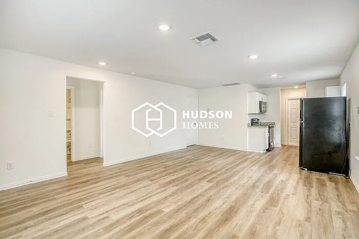 126 N San Ignacio Ave — Photo 3