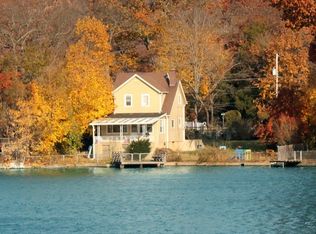 15 Point Dr S, Lake Peekskill, NY 10537