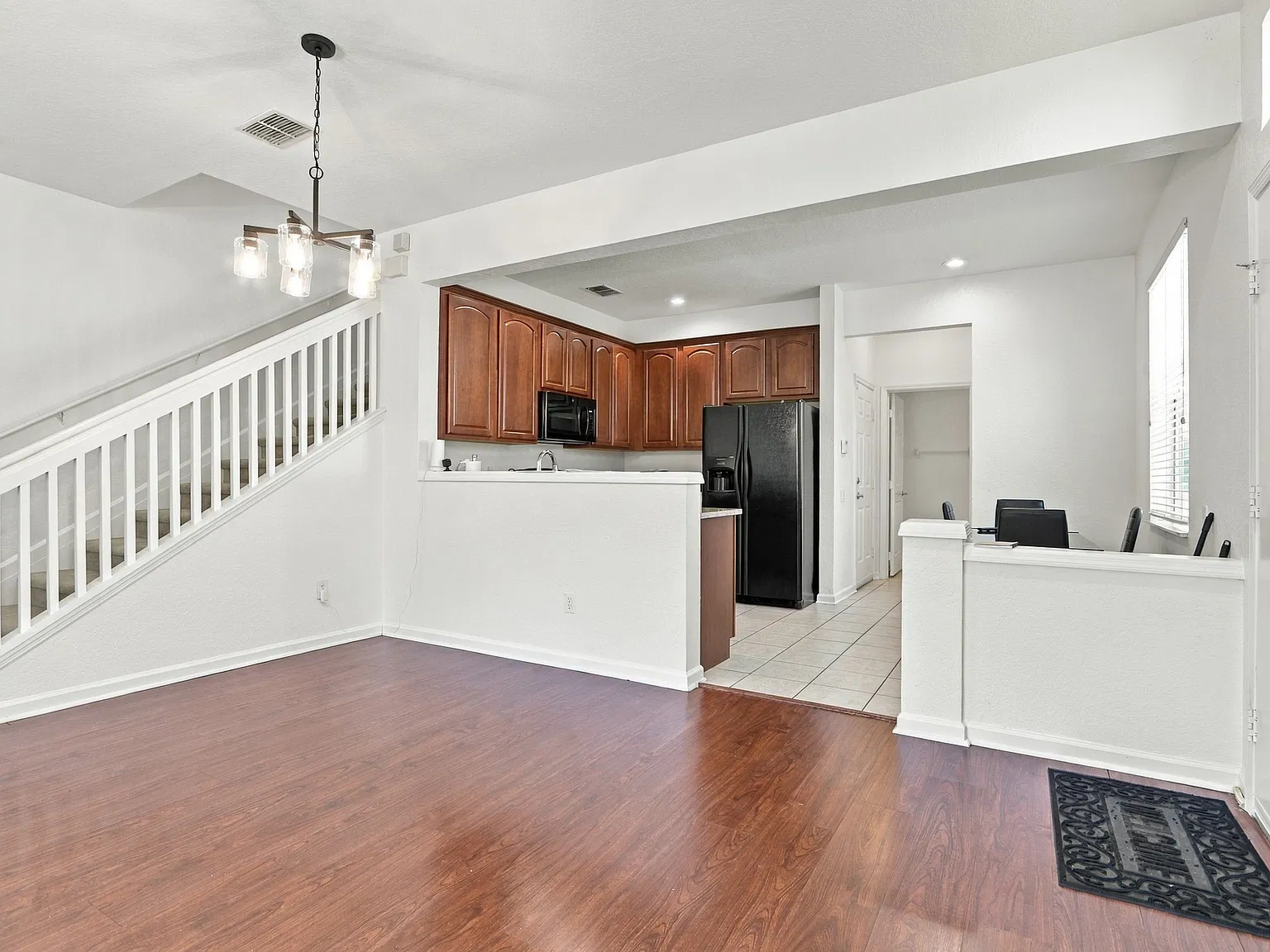 3 bed, 2.5 bath, 1720 sqft, $2,400 — Photo 4