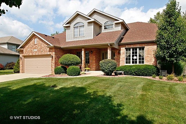1st image of 24506 W Wellesley Cir