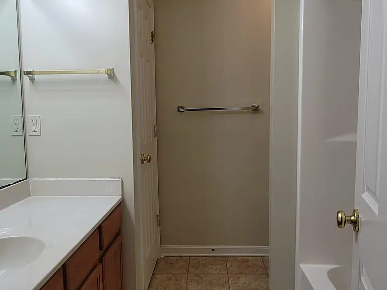 5603 Collington Ct — Photo 38