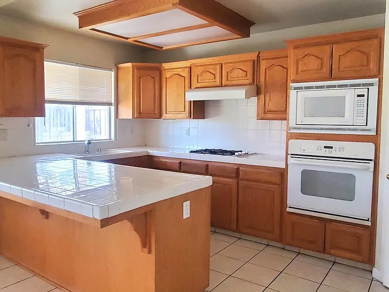 6355 N Babigian Ave — Photo 5