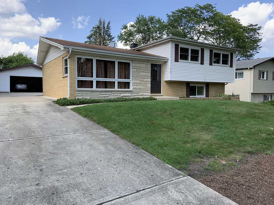 1st image of 22W328 Hackberry Dr