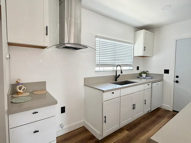605 Lagoon Ave — Photo 9