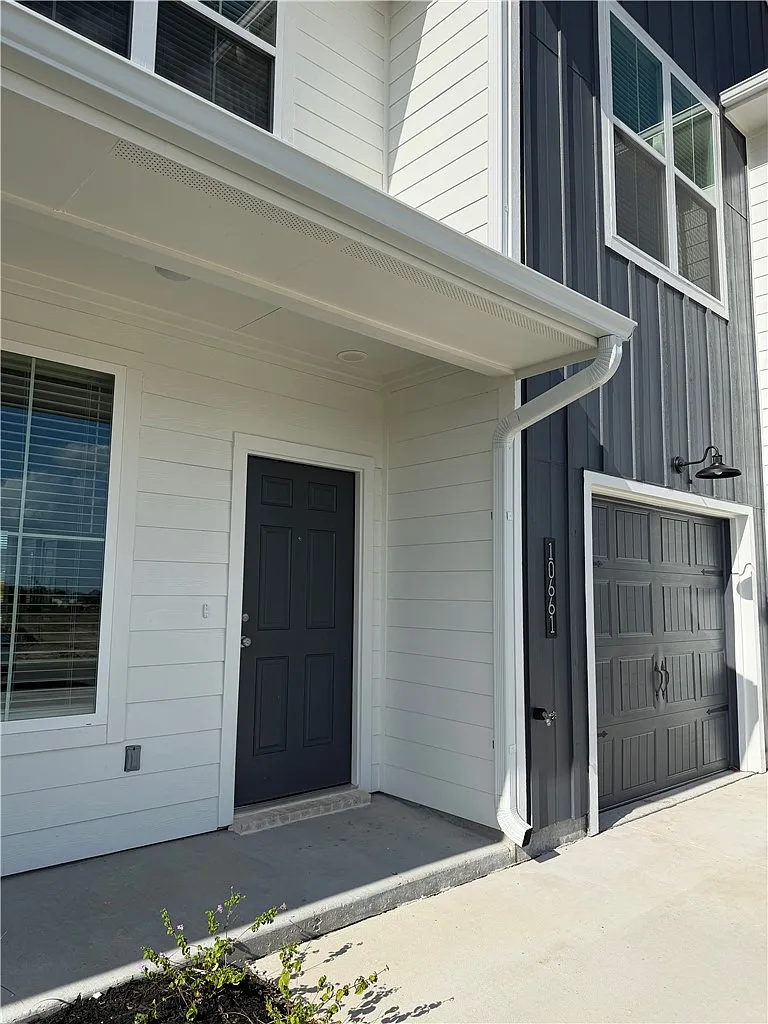 3 bed, 2.5 bath, 1346 sqft, $1,950 — Photo 2