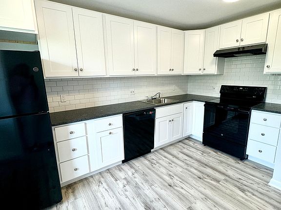 4th image of 2435 Bedford St 9c #9C