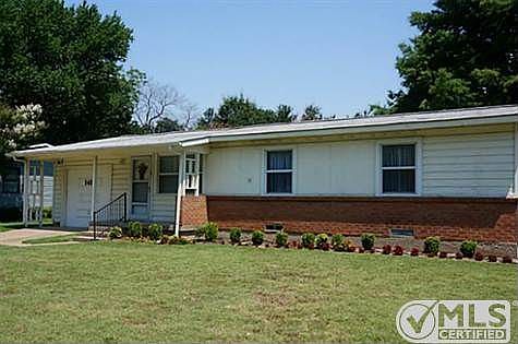 2nd image of 1413 W Lovers Ln