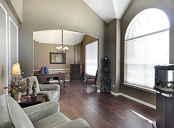 2nd image of 4581 Waterford Dr