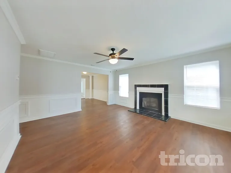 636 Sadler Glen Dr — Photo 2