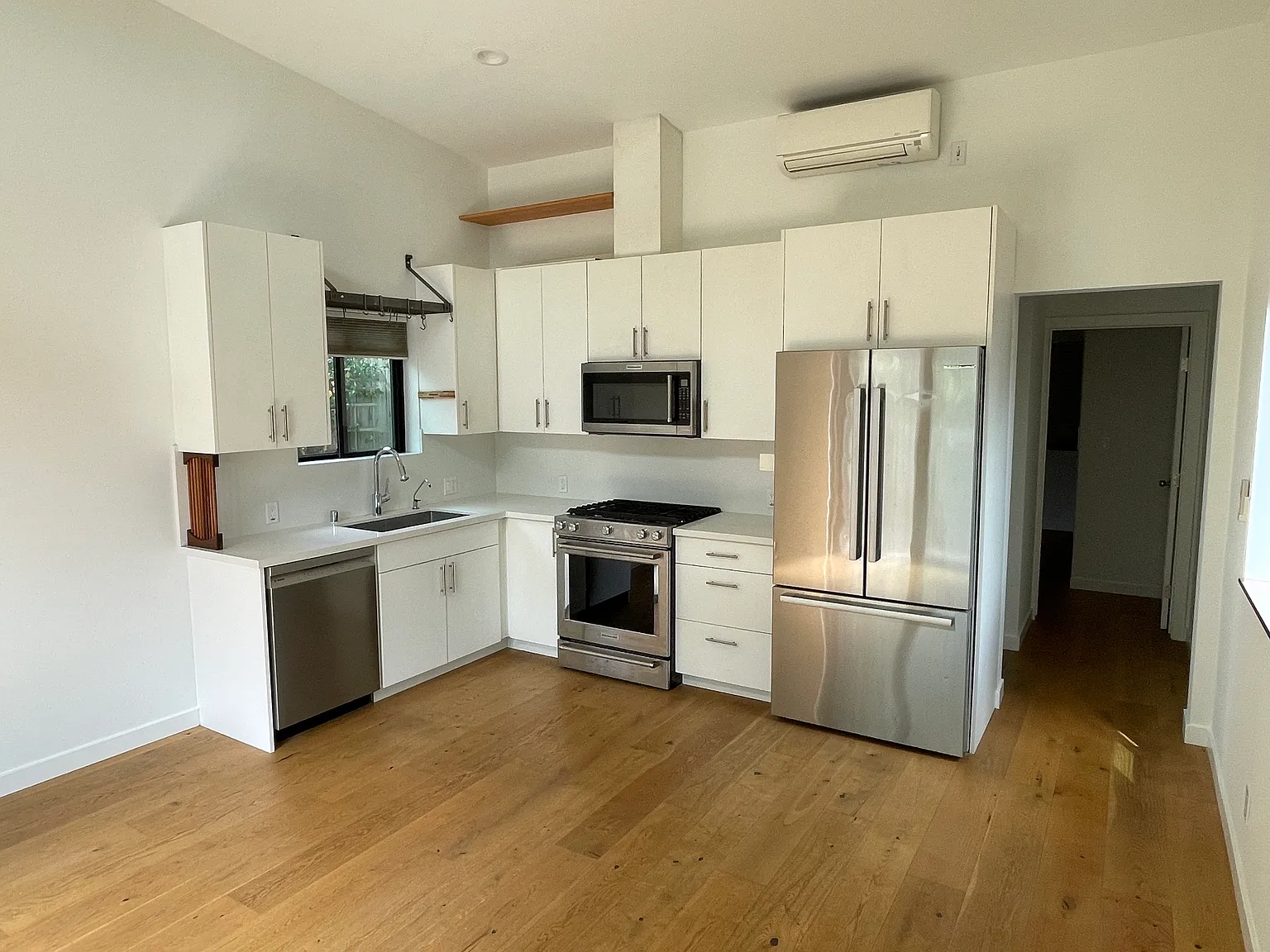1 bed, 450 sqft, $2,750 — Photo 2