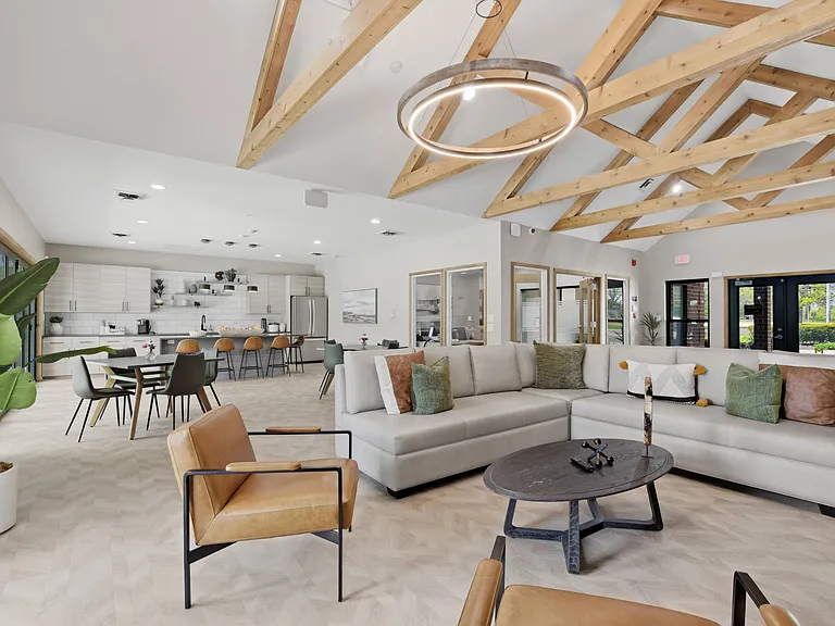 Deer Valley Apartments — Photo 12