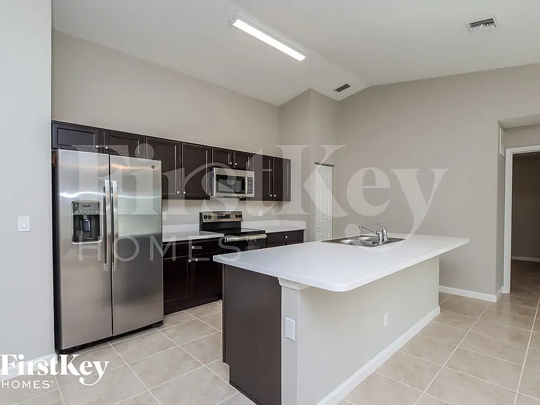 530 Ortega St SE — Photo 5