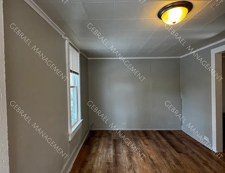 217 Vermont St — Photo 4