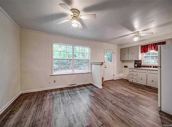 2nd image of 103 Ellenwood Ct