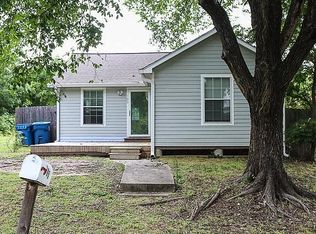 105 S Avenue A, Elgin, TX 78621