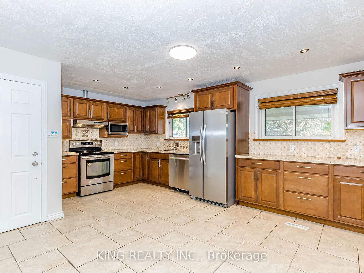 3 bed, $2,700 — Photo 3