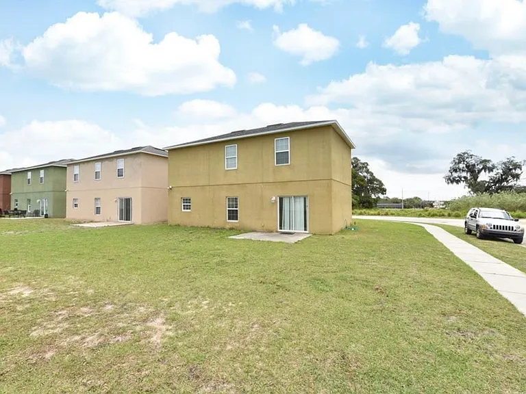 1451 Salisbury Dr — Photo 5