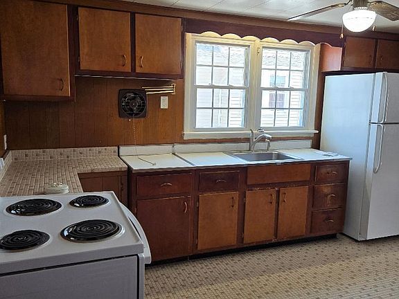 2nd image of 258 Garden Ave